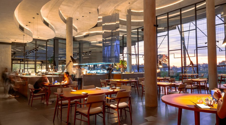 Fenomena 'Hyper-Local Fusion': Mengapa Makanan Kaki Lima Indonesia Kini Mendominasi Restoran Fine Dining di 2026